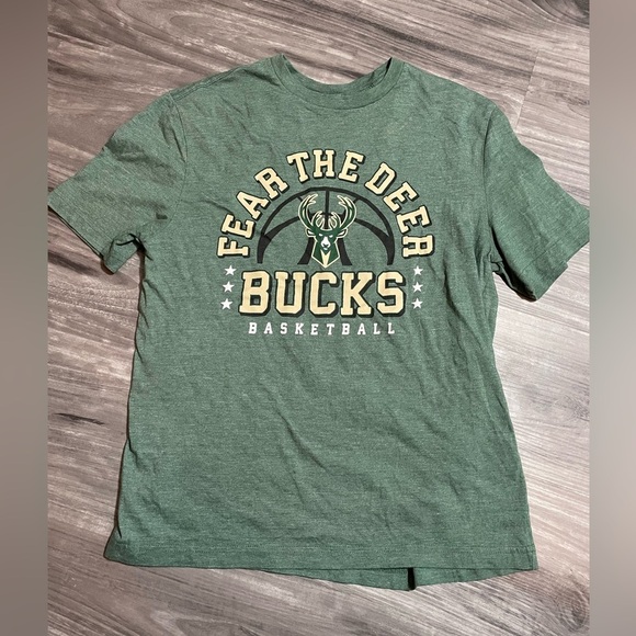 🩶Fear the deer Milwaukee bucks t shirt size medium women’s - Picture 1 of 1